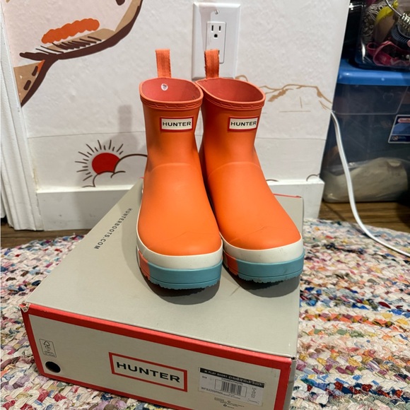 NEW Hunter Vibrant Orange Boots with Blue Accents - Picture 3 of 5